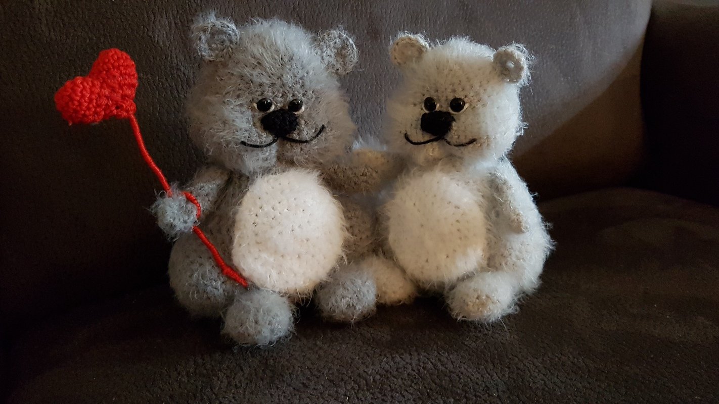 Teddy Bär Valentin mit Herz für Verliebte zu Valentinstag Geburtstag