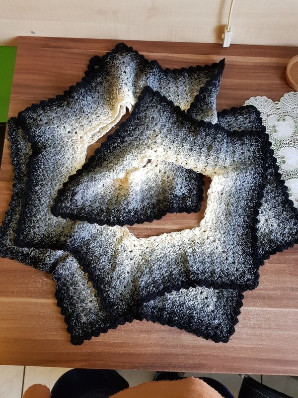 Häkelanleitung Loop mit Zacken in Lila, Flieder, Rose