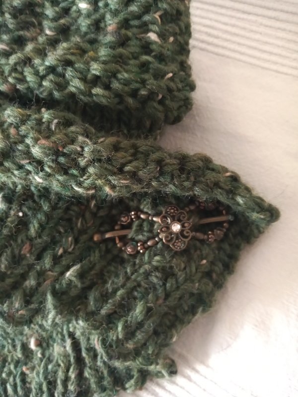 Tuloo, Tuch-Loop-Zwitter, gestrickt