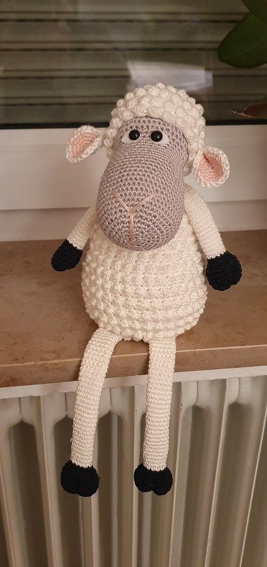 XXL Treppenhocker Kantenhocker Schaf mit Filz Blume zu Ostern oder Frühlingsdekoration