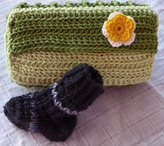 Für die Taschentücher schon ein Hauch Frühling… Das Söckchen wird ein Gutschein.