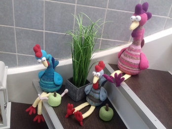 Nach dieser super Anleitung, ging das häkeln leicht von der Hand. Die drei sind ein Blickfang im Flur. Vielen Dank