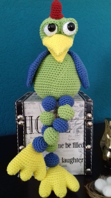 Häkelanleitung für einen „stolzen Gockel“, Kantenhocker