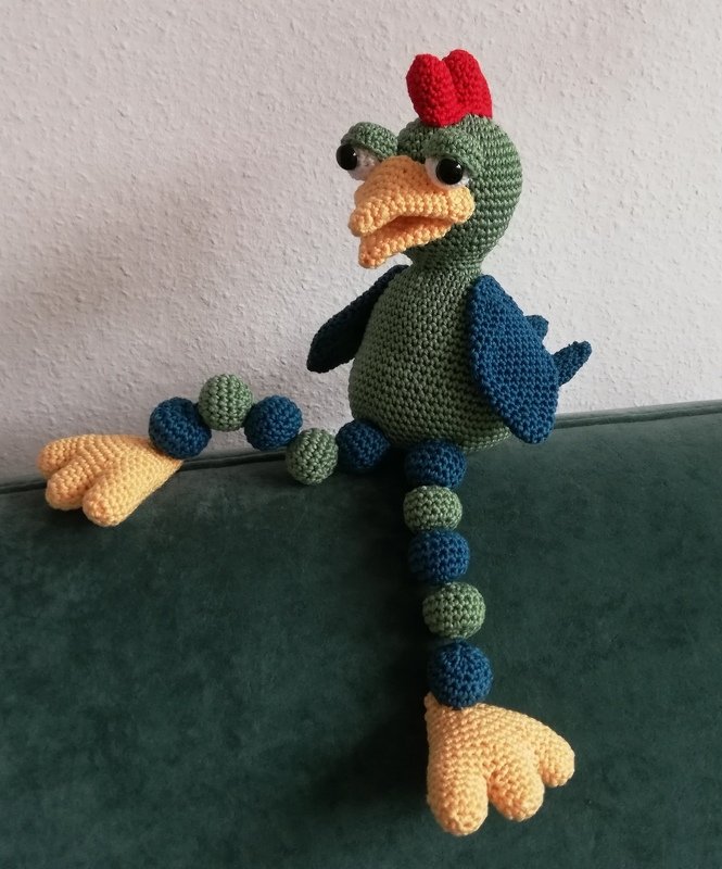 Häkelanleitung für einen „stolzen Gockel“, Kantenhocker