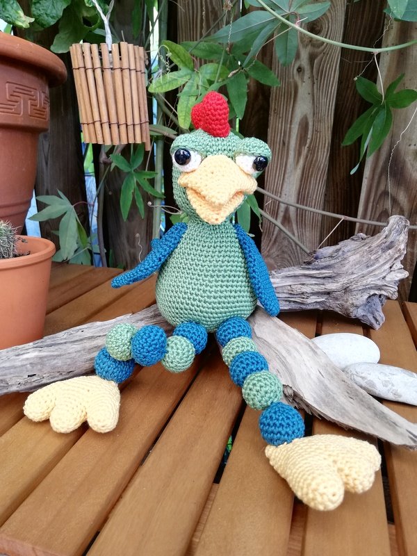 Häkelanleitung für einen „stolzen Gockel“, Kantenhocker