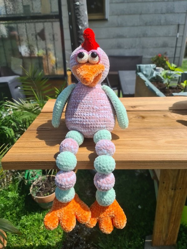 Häkelanleitung für einen „stolzen Gockel“, Kantenhocker