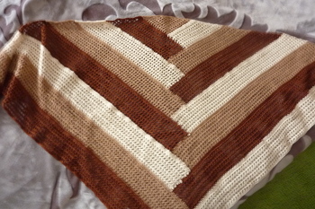 Das hat mir Spass gemacht,ein tolles Tuch,da folgen bestimmt noch mehr.Das hier ist noch nicht gespannt