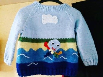 ... dafür hab ich hinten drauf eine bunte Krake gemacht, weil das die einzige Jacke war, von der es kein Hinten- Bild gab