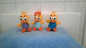 Die kleine Kükenbande gefällt mir sehr gut, deshalb habe ich sie für das diesjährige Osterfest noch einmal gehäkelt. Es ist eine sehr gute Anleitung und die Küken lassen sich schnell häkeln.