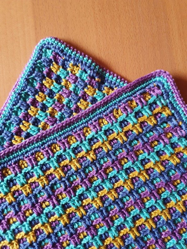 gehäkelte bunte Topflappen