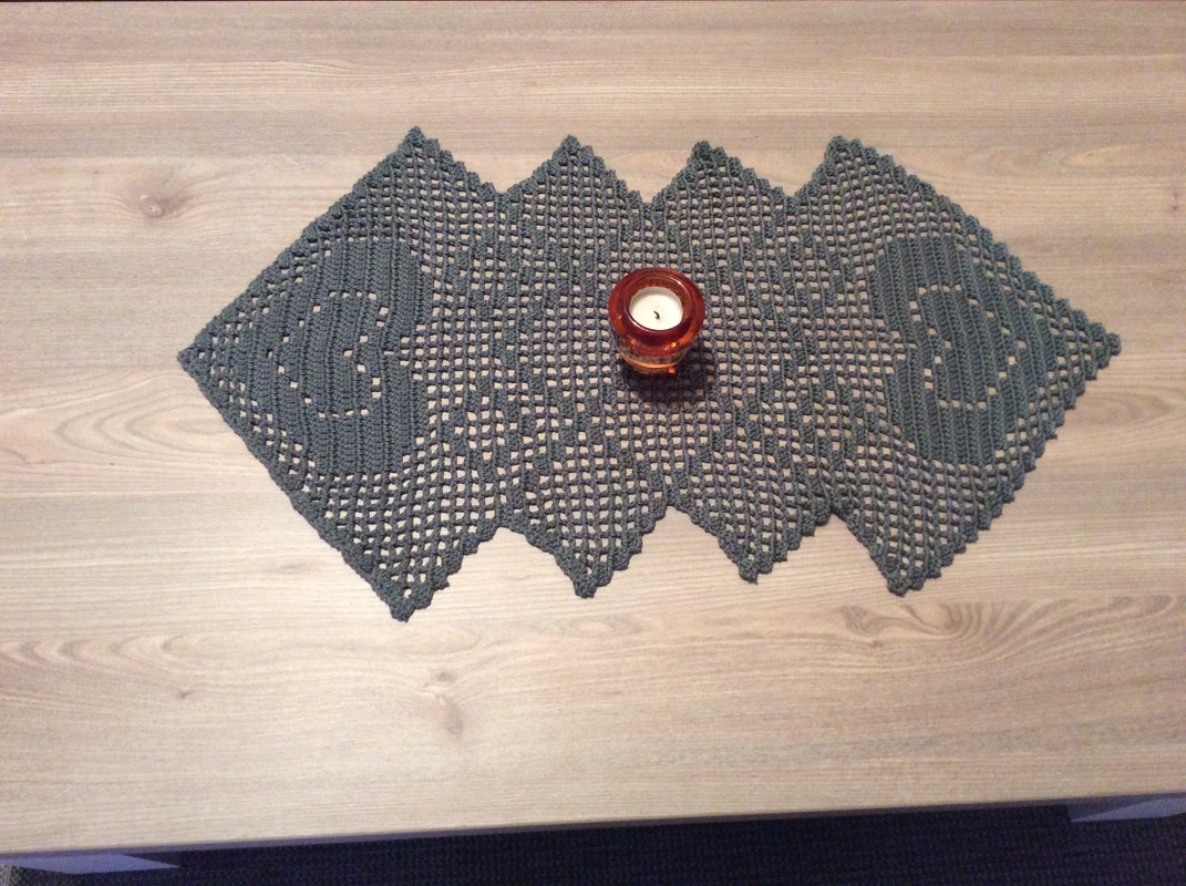 Häkeln / Tischläufer ZickeZacke / 2 Größen / 3 Motive