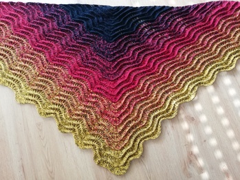 Ein wunderschönes Tuch, das beim Häkeln schon Freude macht 💞