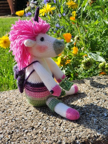 Tolle Anleitung, hat viel Spaß gemacht.  Für meine Strickfreundin habe ich Stricknadeln und einen Rucksack dazu gefertigt.