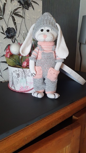 Die Anleitung ist sehr genau und ich hatte überhaupt keine Probleme den Hasen nachzuarbeiten.