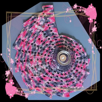 Wirbel 2.0 von der Häkel-Hexe-Dasi
Ein tolles Projekt mal für nebenbei.
Es ist einfach und schnell zu häkeln und hat auch spaß gemacht. Hier habe ich die Wolle Catania Color von Schachenmeyer verwendet. 250m bei Ndl. 3