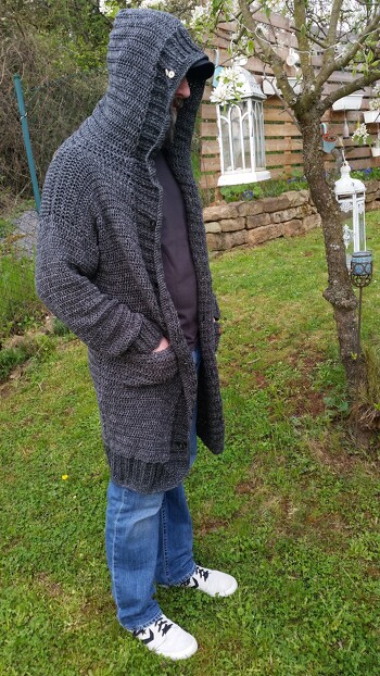 Die Anleitung ist super - ich konnte sie ohne Probleme einfach umsetzen und bin absolut begeistert von dem Ergebnis.
Andy ist absolut stolz auf sein handgemachtes Unikat!!!
Danke Sandra für die wunderbare Anleitung!!!