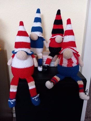 Hier noch ein paar Wichtel für Freunde gearbeitet.