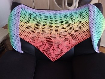 Das Motiv ist super und passt perfekt zu meinem Farbverlaufs-Bobble in den Chakrenfarben. Ich bin total begeistert vom Ergebnis.