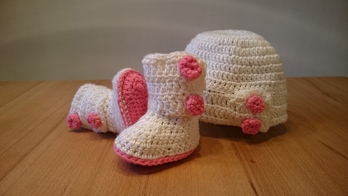 Manchmal haben die Bilder nicht sehr gut zum Anrbeitsschritt gepasst. ( war für mich als Anfängerin ein bisschen verwirrend) Aber im Grossen und ganzen war es gut verständlich.
Danke für die süße Anleitung