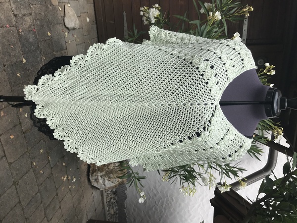 Poncho "Wollkatze" mit falschen Zöpfen