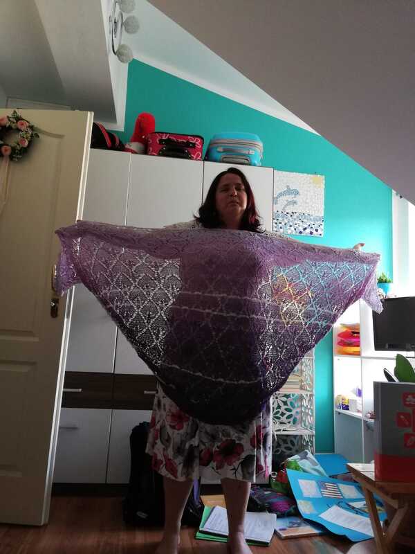 Strickanleitung für Dreieckstuch Fliederknospen