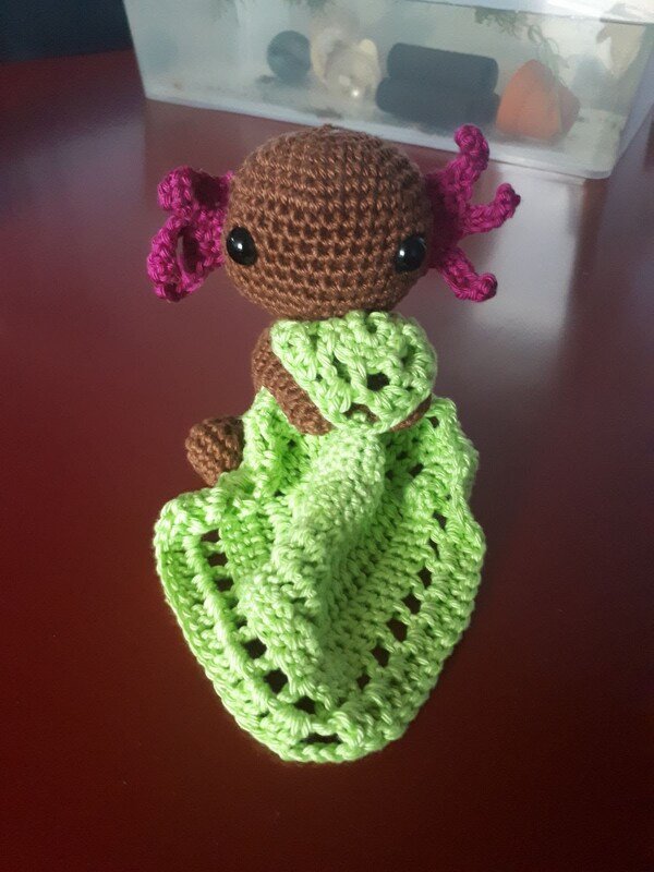 Häkelanleitung Axolotl mit Kuscheldecke