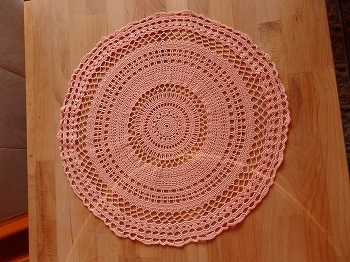 Midori Häkelanleitung: Kreiere eine elegante Tischdecke