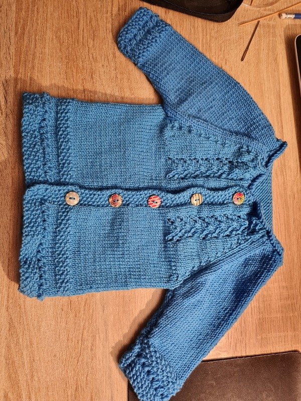 Strickanleitung Kindejacke Lochmuster Raglan, Größe 50/56, 62/68, 74/80