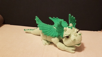 Die Dame ist erst mein drittes Werk. Deswegen brauchte ich bei den Flügeln wohl etwas länger. Aber ansonsten habe ich alles Schritt für Schritt gemacht und bin gut zurecht gekommen. Und ich bin stolz auf das Mädchen.