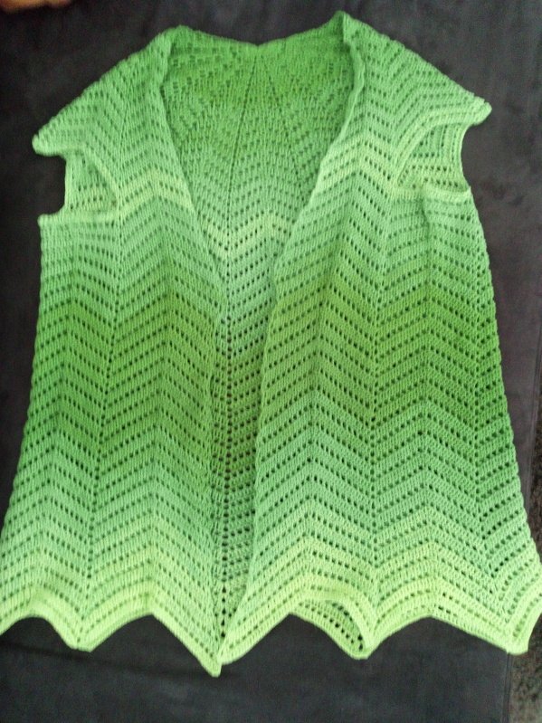 Tuchweste "Explosion" mit 1 BOBBEL-MOHAIR von Woolly Hugs gehäkelt