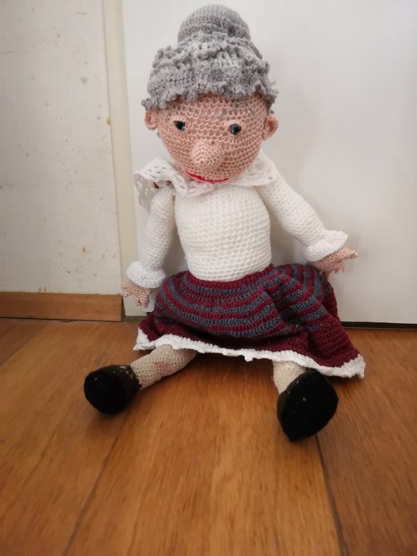 Häkelanleitung für Gabis Oma Hildchen, ca. 60 cm groß