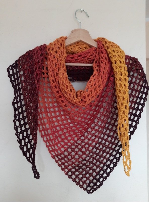 Triangular Scarf "Aquamarine" – Crochet Pattern