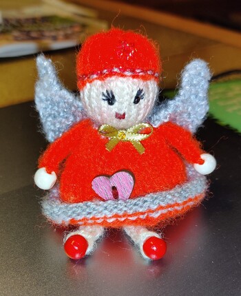 Habe noch einmal einen Schutzengel gestrickt. Diesmal zum 80. Geburtstag verschenkt.