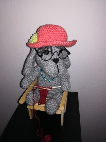 mein 2. Hündchen, dieses strickt