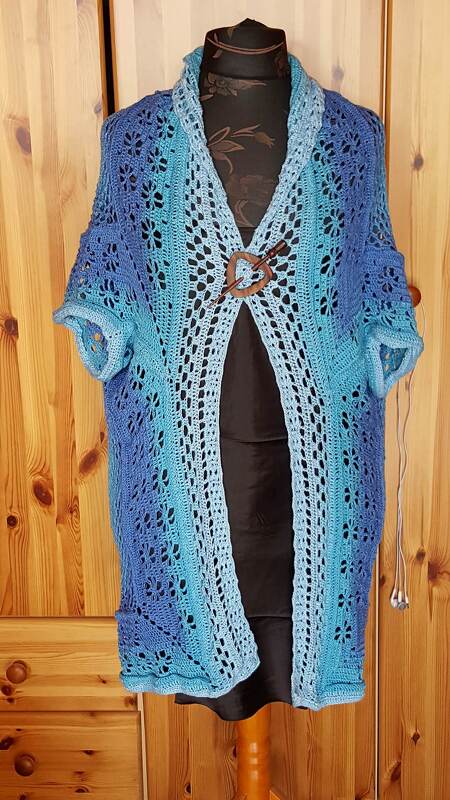 Häkelanleitung Seelenwärmer / Weste / Shrug Meadow