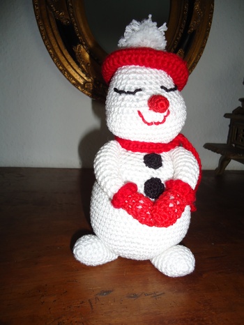 Sie schließt in Erwartung ihres Liebsten hingebungsvoll die Augen.