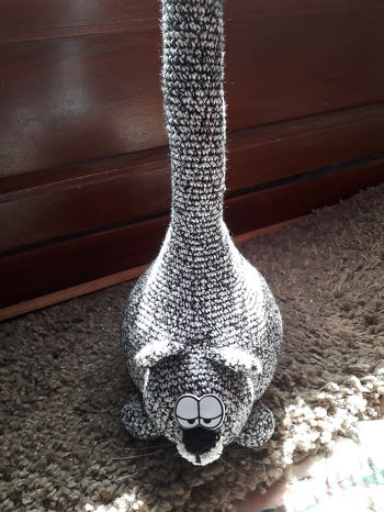 Leuk model, prettig om te maken. Patroon is overzichtelijk en goed opgesteld. Ik heb een geluid in de staart gestoken en Gothica van Zeeman gebruikt gebruikt.