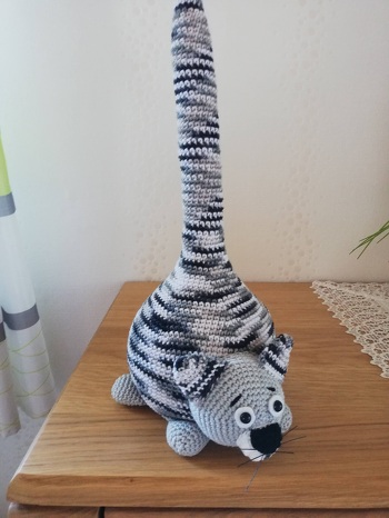 Hat sehr viel Spass gemacht. Habe im Innern einen Türstopper von ALDI eingelegt. Steht bombenfest. Danke für die super tolle Anleitung.