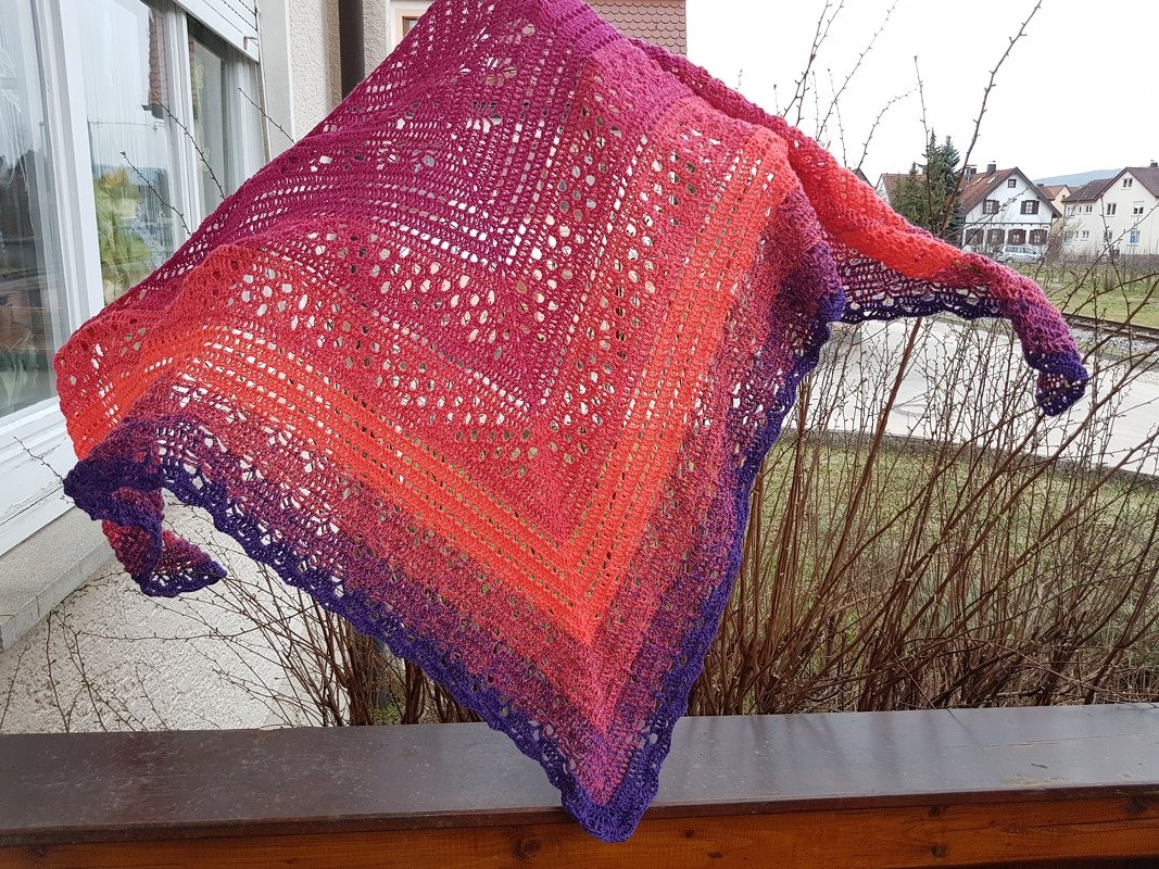 Waldkauz -  ein Dreieckstuch für Verlaufsgarn