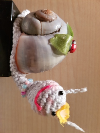 Klasse Anleitung..hab ersteimal die große Schnecke gemacht...darf ich hiermit vorstellen  meine Rennschnecke Namens Frida...