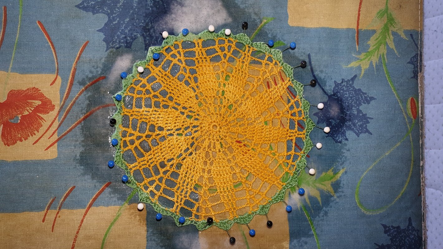 Edle, kleine Untersetzer in weiss mit Silberkante