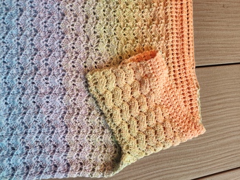 Mein Wave ist fertig....habe leider den Pulli an den Schultern falsch zusammengenäht.🙄ich behaupte jetzt einfach dass es Absicht war....