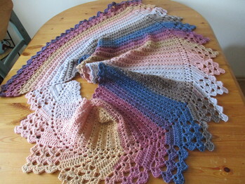 Entspannend zu häkeln, weil man nicht viel zählen muss. Gute Anleitung