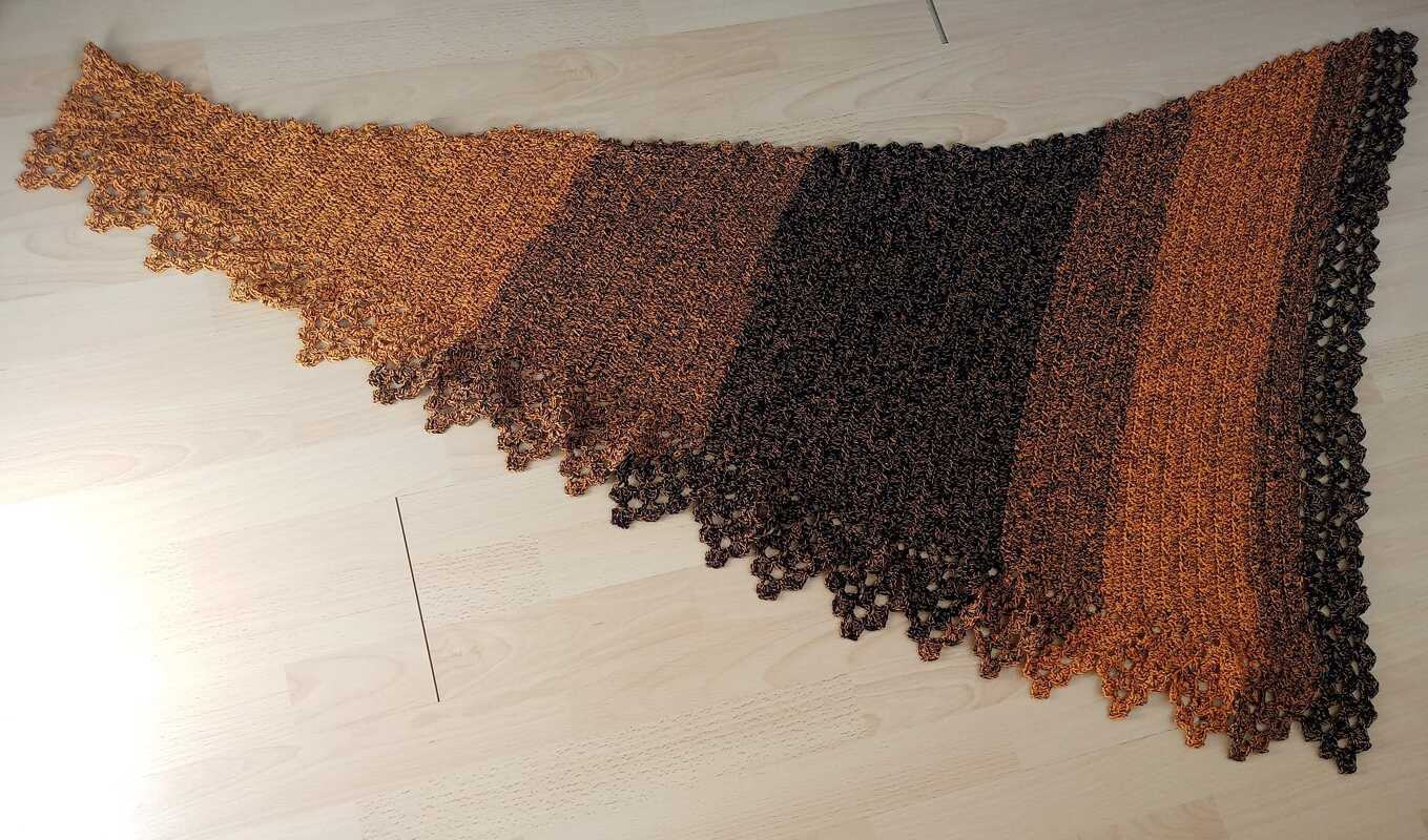 "Tormolino" der gehäkelte Drachenschwanz / Dreieckstuch