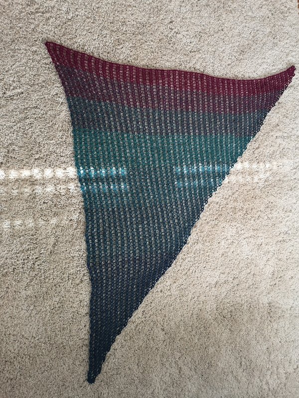 Triangle Shawl „Red Coral“ – Crochet Pattern