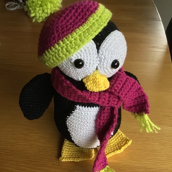 Den Pelle Pinguin habe ich für meine Schwiegertochter gemacht, die ihn einer Freundin schenken möchte. Die Anleitung ist sehr gut verständlich und es gab überhaupt kein Problem. Pelle ist richtig knuffig.