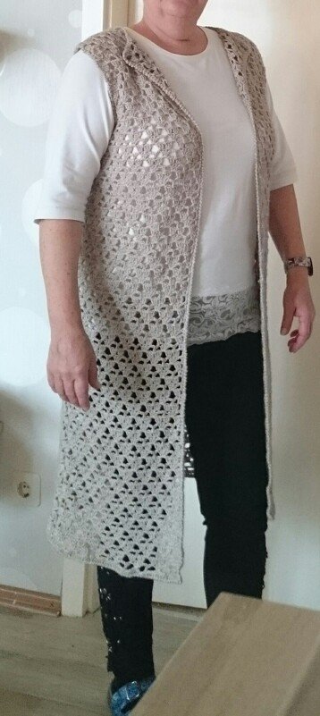 Lange Weste, die lässt deine Figur schmaler wirken.