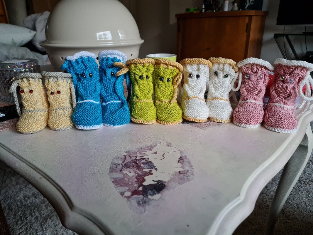 Strickanleitung Babystiefelchen "Eularia" in 4 Größen