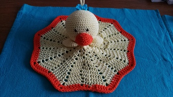 Hallo zusammen,
Vielen Dank vonmal für diese tolle Anleitung, sie war sehr einfach geschrieben und hat mega viel Spaß gemacht zuzusehen wie das  kleine Sweety wächst :)
Ich habe es für eine Freundin gehäkelt, welche bald ein Baby bekommt. Sie hat sich riesig darüber gefreut :)