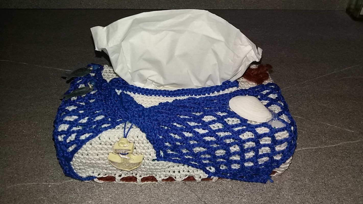 Maritime Schnüffeltuch-Box / gehäkelt